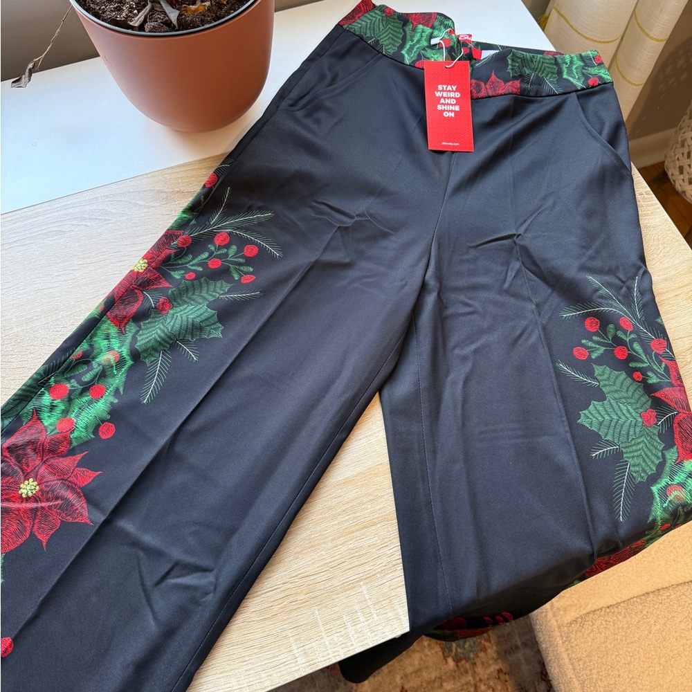 Shinesty Poinsettia women’s wide leg trouser size 4